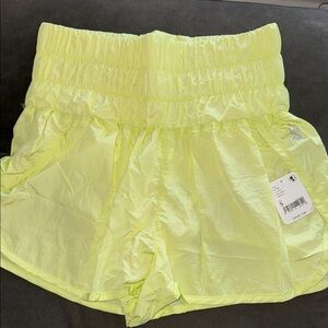 NWT Free People WAY HOME short
Vibrant color “it yellow”,  bright lemon/lime